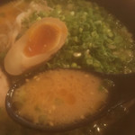 萬楽 塩田屋 - スープはこんな感じ。