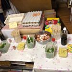 須崎食料品店 - これは全てセルフです。
      ちなみに温泉卵は既に完売でした。