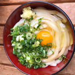 須崎食料品店 - 冷うどん大、生卵、ねぎ、生姜。
      これで350円！