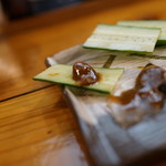 Izakaya Nomura - イカの肝（冷凍輪切り、凍った状態で提供されます）胡瓜と一緒に食べるとイケます