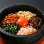 Stone-grilled bibimbap with 4 types of namul and homemade minced Japanese black beef