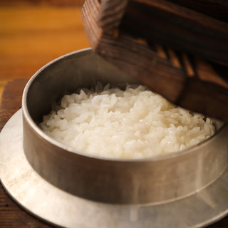 《米飯全部下單後點火現煮米飯》