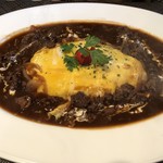 GYUOH - 牛王オムランチ。トロトロのオムライスにデミグラス風の濃厚なソースがめっちゃ美味い。大正解？