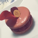 ピエール・エルメ・パリ 渋谷ヒカリエ ShinQs店 - 