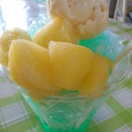 ひめゆり観光センター でいご - おっパインかき氷