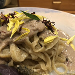 饗 くろ喜 - ふすまを練りこんだモチモチ平打ち麺