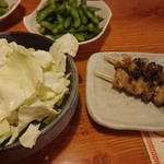Torikizoku - キャベツ盛＋鶏皮塩+枝豆