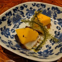 う越貞 - タコの燻製とアップルマンゴー　海ぶどう