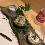和食処 徳竹 - 小野田さんの寄席豆腐、しらすと冥加のサラダ、落花生豆腐 寄席豆腐の味が濃い。冥加たっぷりのサラダのしらすが美味。