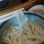 生醤油（麺持ち上げ）