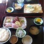 池田丸 - しらす定食とお刺身定食