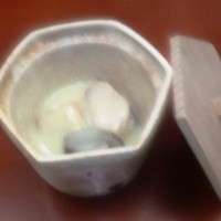 先斗町ふじ田 - 凌ぎ　　　海老芋とよもぎ麩の白味噌仕立て