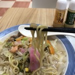 リンガーハット - 麺は申し訳程度に入っています