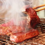 Lunchtime Yakiniku (Grilled meat) is also available (seating is limited). Please feel free to contact us.