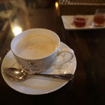 カフェ・ル・プティ・ニ・トロワ - ロイヤルミルクティー