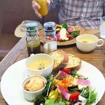 クレープリー・スタンド シャンデレール - サラダプレート　明太ポテト　バゲット