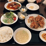 中國食彩 アオヤマ - 鳥の唐揚げユーリンソース（奥は酢豚）