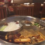 小尾羊 - 料理写真:基本スープ3種類。プラス400円で、特殊なスープも選択できる。