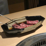 日本焼肉はせ川 - ハラミは約直前に特製醤油だれに軽く漬け込む