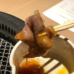 日本焼肉はせ川 - 濃い味の卵に引けを取らない黒毛和牛。尚頼めば一口飯も用意してもらえる。