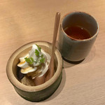 日本焼肉はせ川 - 滋賀県朽本宝牧場の牛乳を使用したソフトクリームは寿月堂の芽茶とともに