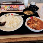 松屋 - ごろごろチキンのバターチキンカレー並、味噌汁つき