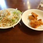 Kamiichiban - 食べ放題のサラダと唐揚