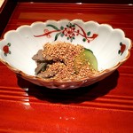 鮨料理 一高 - シャインマスカットと半割りの干し大根の胡麻酢和え