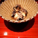 鮨料理 一高 - 三重県志摩の岩牡蠣、天ぷらにして炭で炙ってます