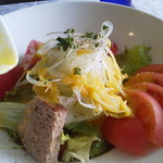 ビストロ セレニテ - サラダに、えぇ～と、ミートローフだったかな。お手製です。