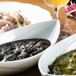 味わい・効能で選べる、5色の「薬膳カレー」をご提供♪