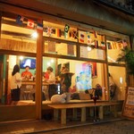 Mad Cat Hostel Osaka & Bar - 