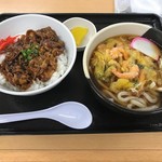 岩手山サービスエリア(下り線)スナックコーナー - かき揚げうどんとカルビ飯