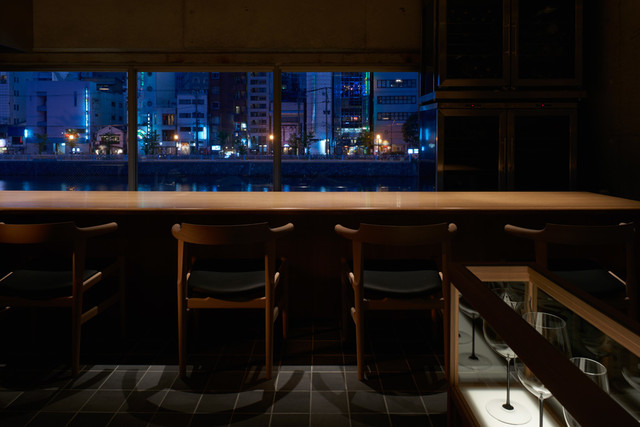 【中古】 冷たいボスの熱いキス/ハーパーコリンズ・ジャパン/バーバラ・ウォレス 中古】 冷たいボスの熱いキス/ハーパーコリンズ・ジャパン