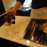 銀座メゾン アンリ・シャルパンティエ - クレープ・シュゼット、ホールにて仕上げ⑥