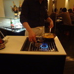 銀座メゾン アンリ・シャルパンティエ - クレープ・シュゼット、ホールにて仕上げ⑦