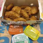 マクドナルド - キャーーー！！！チキンナゲット15ピース！
            通常¥570→¥390とお得なキャンペーン中。
            ソースは定番に加えサワークリームオニオンとフルーツカレーから3種類選べる。
            
            っつーか全部付けろよ。
            
            
            