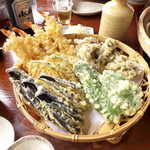 そば椿庵 - 振る舞いそばに付く天ぷら（4人前）。海老・舞茸・かぼちゃ・茄子・ピーマン