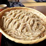 そば椿庵 - 振る舞いそば（4人前・天ぷら付￥5800）。野趣あふれる盛り付け、このくらいは欲張り家族3人でペロリです♪