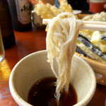 そば椿庵 - 通常の蕎麦つゆは若干甘口、すっきりとして香りが良く、旨味が非常に強い