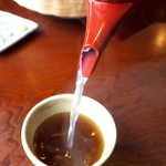 そば椿庵 - 蕎麦湯はさらっとあっさり系だが、容器を振ると白濁した蕎麦湯も味わえる