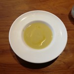 アンティカ トラットリア クロノ - ズッキーニトロンボーンの冷製スープ。
            ズッキーニトロンボーンという野菜が存在することを、初めて知りました。