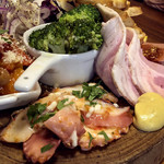 クッチーナ リベロ - セミドライトマトとタコのマリネ