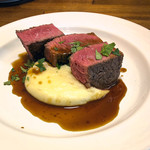 クッチーナ リベロ - 鹿児島県黒毛和牛のランプのロースト
      〜じゃがいものピューレと〜