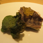 RISTORANTE IL NODO - 山葵の葉を動かすとあまごの卵が隠れていました