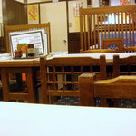 Sobadokoro Amiya - 店内テーブル席です