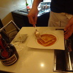 銀座メゾン アンリ・シャルパンティエ - クレープ・シュゼット、ホールにて仕上げ