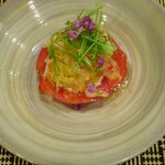 千載一遇 - ①トマトに毛蟹・土佐酢ジュレ、芽ネギと紫蘇の花穂