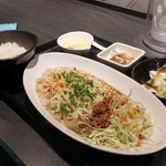 覇王 - 汁なし担担麺セット　９５０円