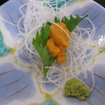 岩本屋 - 少し食べちゃっててゴメン、獲れたてのウニが・・・朝から(・_・;)